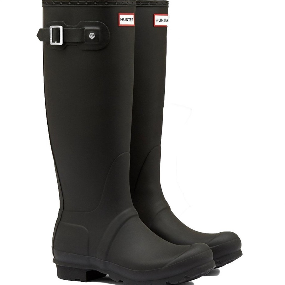 Matte black original hunter boots size 6